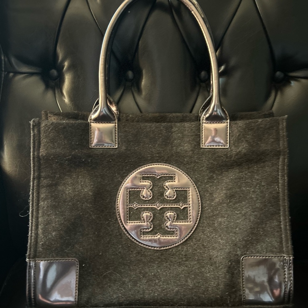 Great neutral Tory burch bag! Perfect for winter and the holidays!